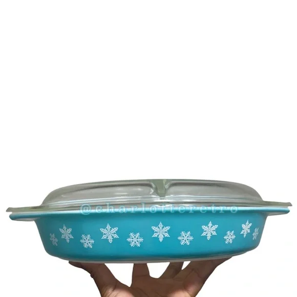 vtg Pyrex Snowflake Divided Dish w Lid